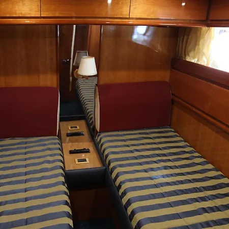 Bateau-hôtel Blue Dream *
